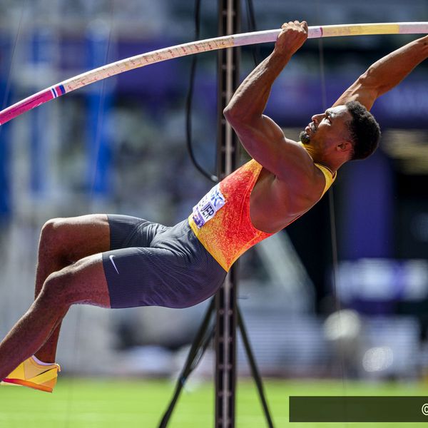 Leo Neugebauer (VfB Stuttgart 1893) meistert 5,10 Meter im Stabhochsprung