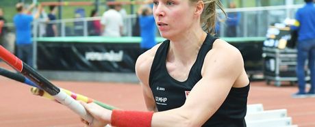 Anjuli Knäsche stellt Hallen-Bestleistung ein