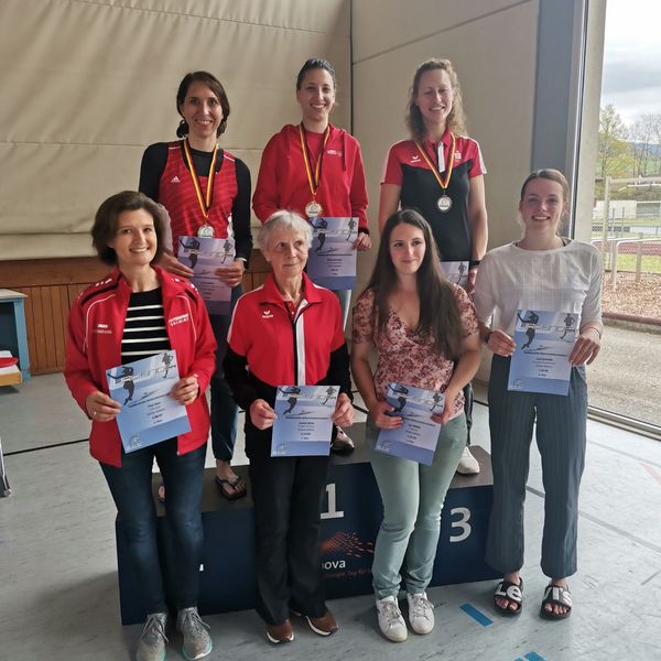 v.l., oben: Linda Betto (TuS Kelsterbach), Silvia Cormaci (SCL Heel Baden-Baden), Liane Jörs (TV Groß-Gerau). Unten: Tina Herr (TV Neustadt), Ursula Klink (TV Groß-Gerau), Lisa Wälde (TV Biberach), Lara Schmidt (TSV Eintracht Stadtallendorf)