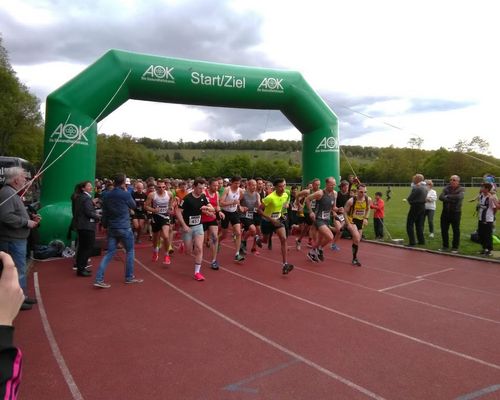 Männerteam U40 der TF Feuerbach nutzt den Heimvorteil beim 3. Wertungslauf zum WLV Team-Lauf-Cup